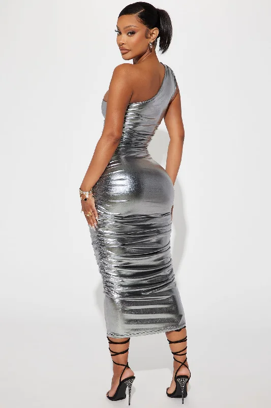 Kaelynn Metallic Midi Dress - Silver