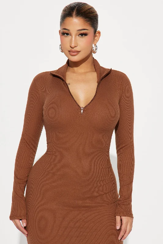 Quynn Quarter Zip Ribbed Midi Dress - Brown