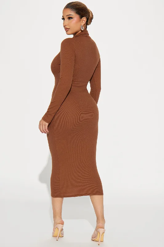 Quynn Quarter Zip Ribbed Midi Dress - Brown